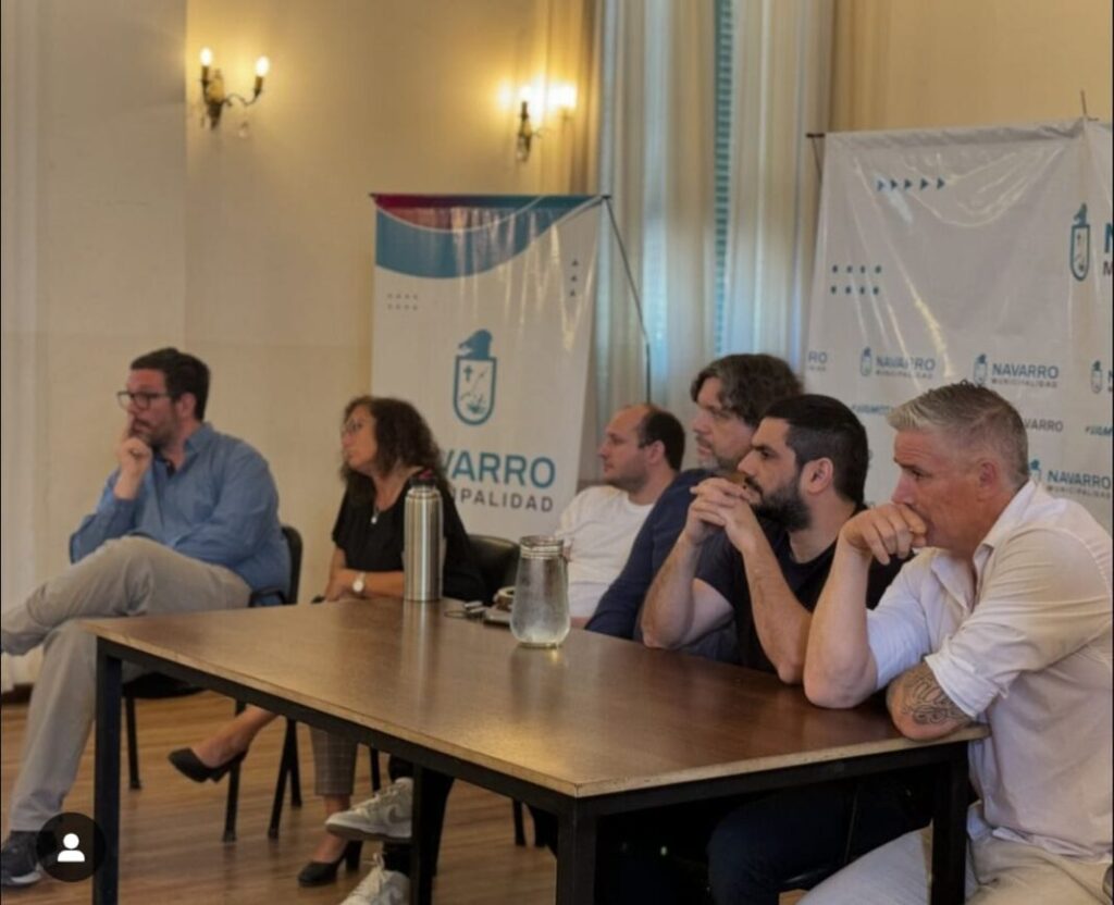 Profesionales de la Salud y vecinos autoconvocados de Navarro cuestionaron el reciente convenio entre el IOMA y el intendente Facundo Ciz.