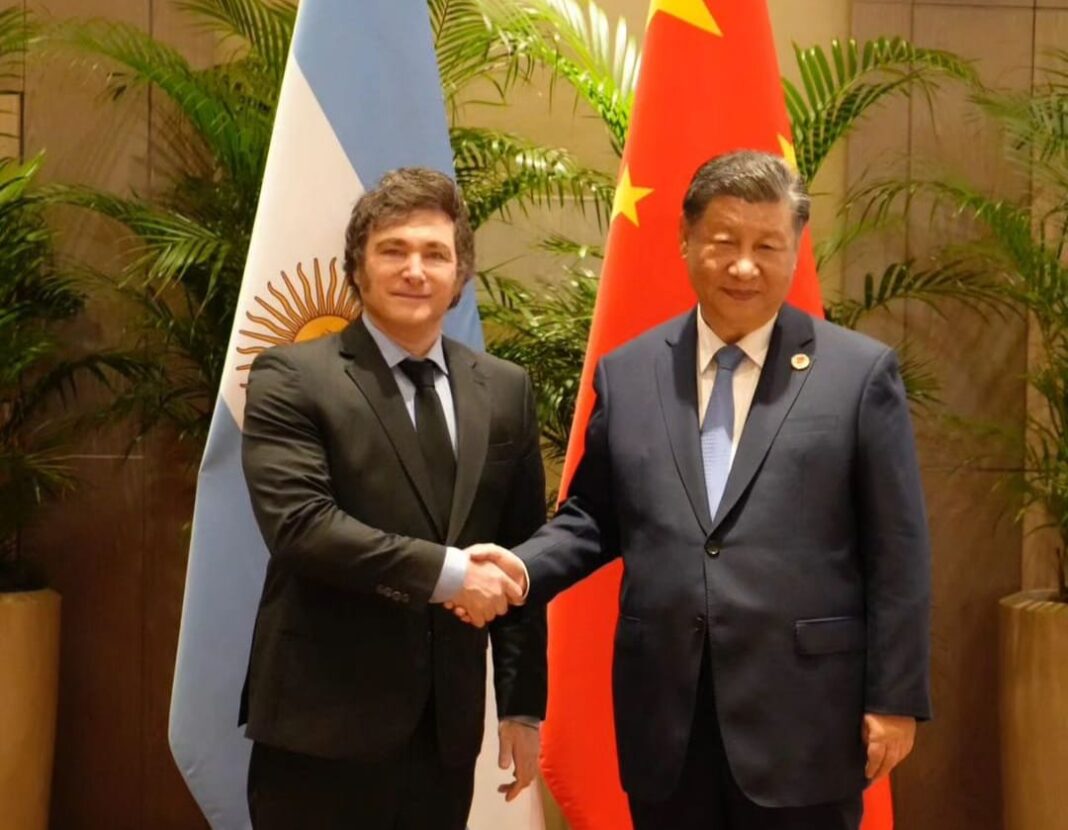 El gobierno nacional, a cargo de Javier Milei, renovó este jueves un tramo de USD 5 millones por otros 12 meses del swap chino. Repasa todos los detalles.