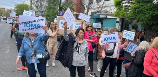 Un grupo de vecinos de Mar del Plata le enviaron una carta a los legisladores bonaerenses para que intervengan en el conflicto con IOMA.