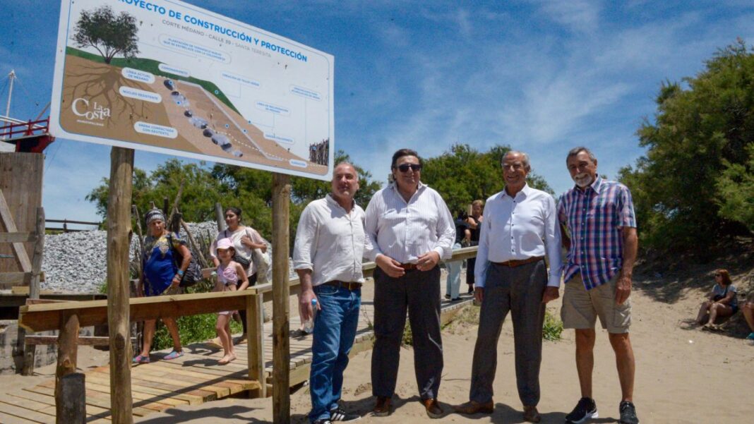 El intendente del partido de La Costa, Juan de Jesús, presentó el Plan de preservación y restauración del frente marítimo del distrito.