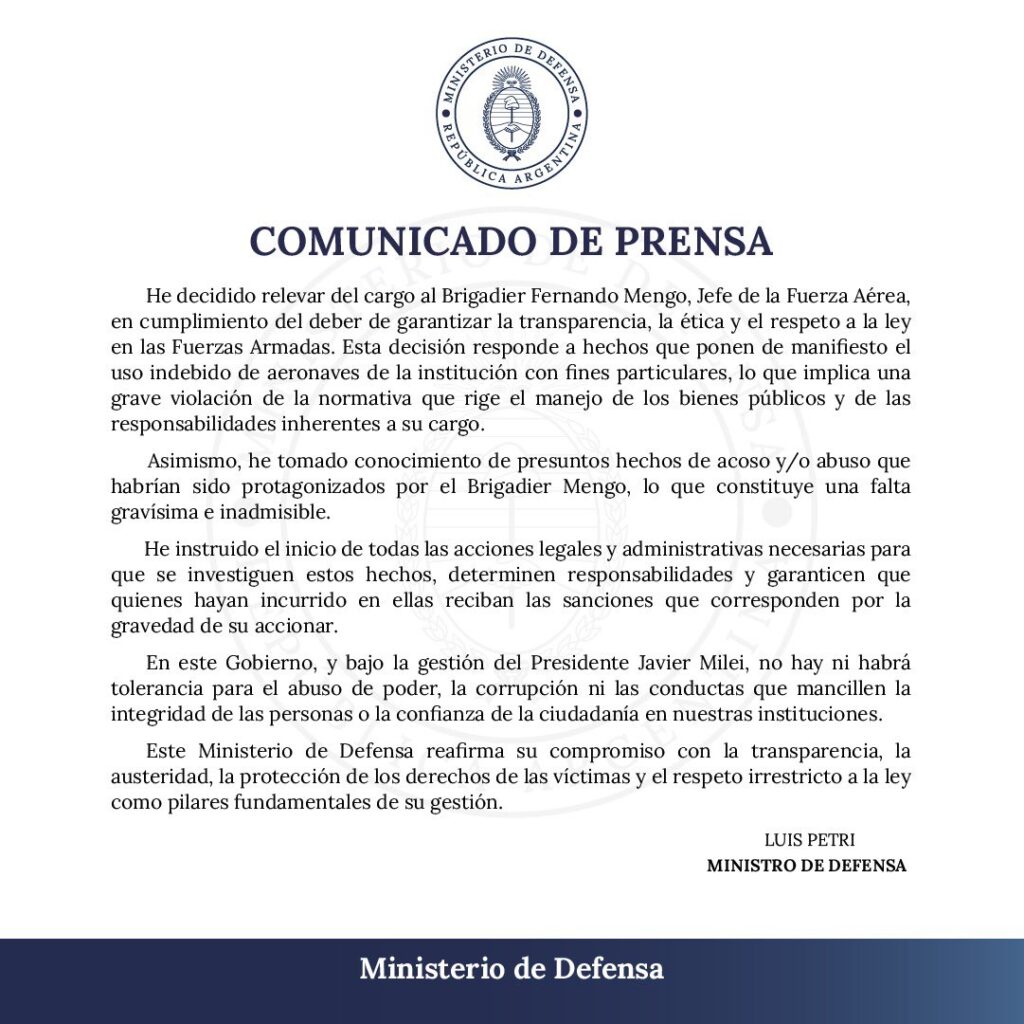 El comunicado firmado por Luis Petri que ratifica el corrimiento de Mengo al frente de la Fuerza Aérea.