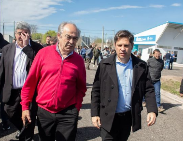El gobernador Axel Kicillof junto con el intendente de Tapalqué, Gustavo Cocconi