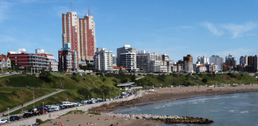 El ministro de Producción, Ciencia e Innovación, Augusto Costa, reveló que el turismo bonaerense en la costa atlántica cayó 6,3% y el consumo se desplomó un 25%.