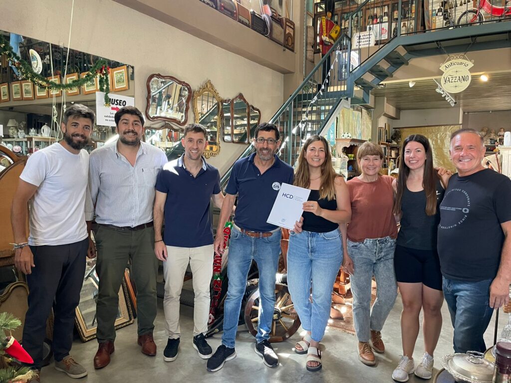 Los concejales del PRO de Olavarría se dirigieron personalmente al Museo Vazzano para la entrega de la distinción. 