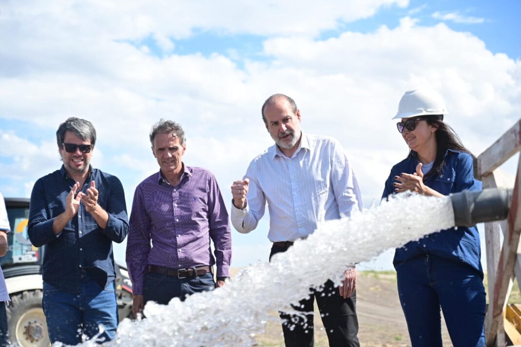 El intendente de Bahía Blanca, Federico Susbielles, supervisó junto con autoridades provinciales en los avances de la obra de recambio de acueducto Dique Paso de Las Piedras.