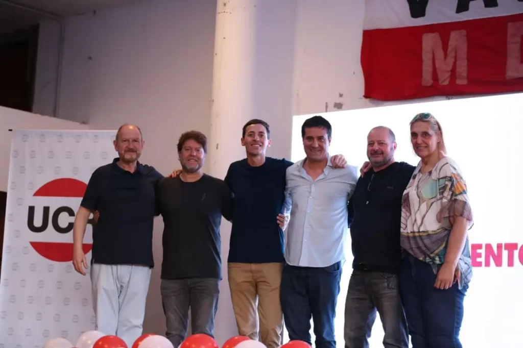 Abad junto a Tato Serebrinksy y otras figuras de la UCR bonaerense.