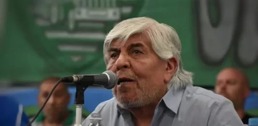 Camioneros reanuda su negociación salarial y desafía al Gobierno nacional, tras pedir un bono de fin de año de $650.000 y una suba mensual del 5%. Todos los detalles.