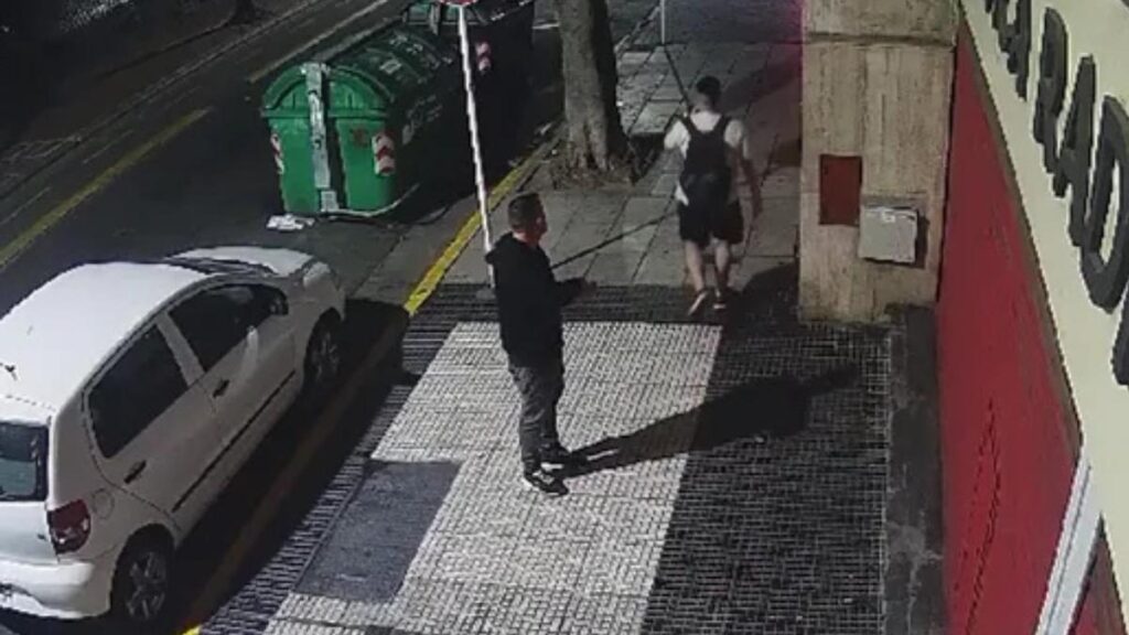 El sábado, dos hombres atacaron el Comité Nacional de la UCR.