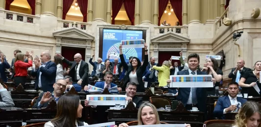 A través del Decreto 1049/2024 el gobierno de Javier Milei formalizó la utilización de la Boleta Única de Papel en las elecciones nacionales.