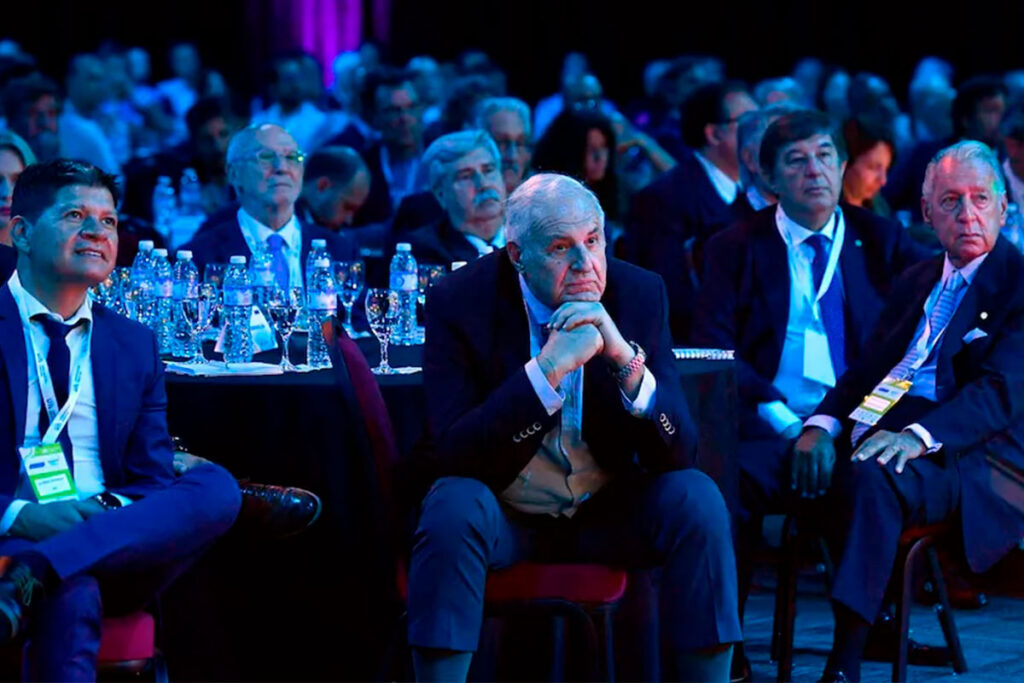 Las ausencias de Milei y Caputo generaron decepción dentro del sector empresarial.