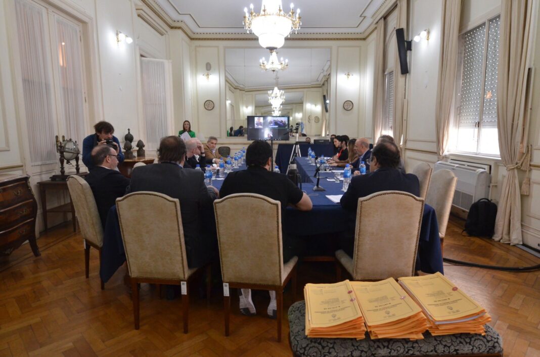 Los senadores del PRO y del radicalismo que integran la comisión de ACA no bajaron a la reunión y demoraron el debate de los pliegos judiciales.