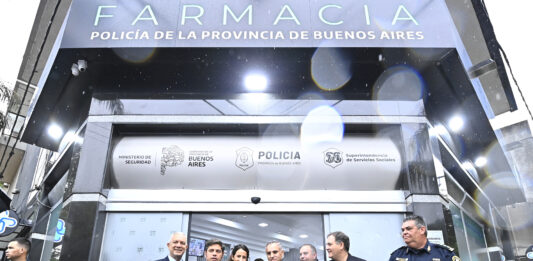 En un contexto donde los medicamentos aumentaron desproporcionadamente, el gobernador Axel Kicillof inauguró la primera farmacia para el personal policial.