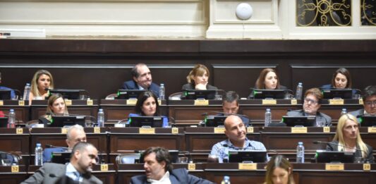 Casi la totalidad de los bloques opositores elevaron dictámenes de rechazo en minoría al proyecto de creación de empresa estatal de medicamentos.