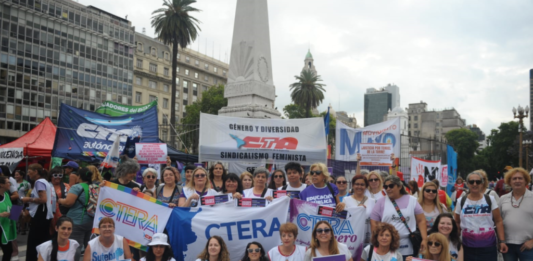 Las dos CTA convocaron a una movilización a Plaza de Mayo para protestar contra las “políticas de ajuste y saqueo” del Gobierno nacional.