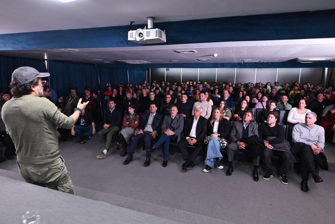 El locutor y relator de fútbol, Hernán Castro Balbi, se presentará en la Legislatura para participar del ciclo Voces Bonaerenses.