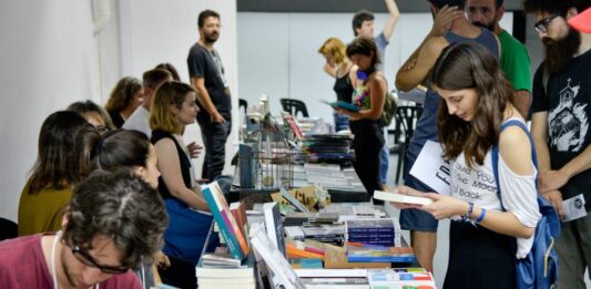 De la mano de Cuenta DNI, este sábado 7 y domingo 8 de diciembre, llega a La Plata Feria Edita con 40% de descuentos en libros, talleres y actividades para toda la familia.