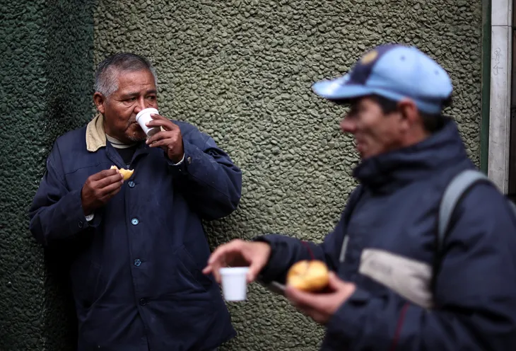 Según Agustín Salvia, especialista de la UCA, la ayuda del Estado sigue teniendo un rol clave para amortizar el impacto de la inflación y el ajuste. 