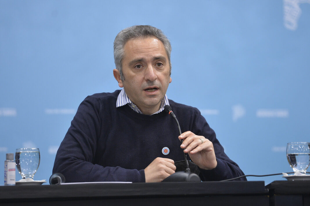 El ministro de Desarrollo para la Comunidad, Andrés Larroque, volvió a hablar de la interna con La Cámpora y disparó contra el jefe de bloque de UxP en la Legislatura bonaerense.