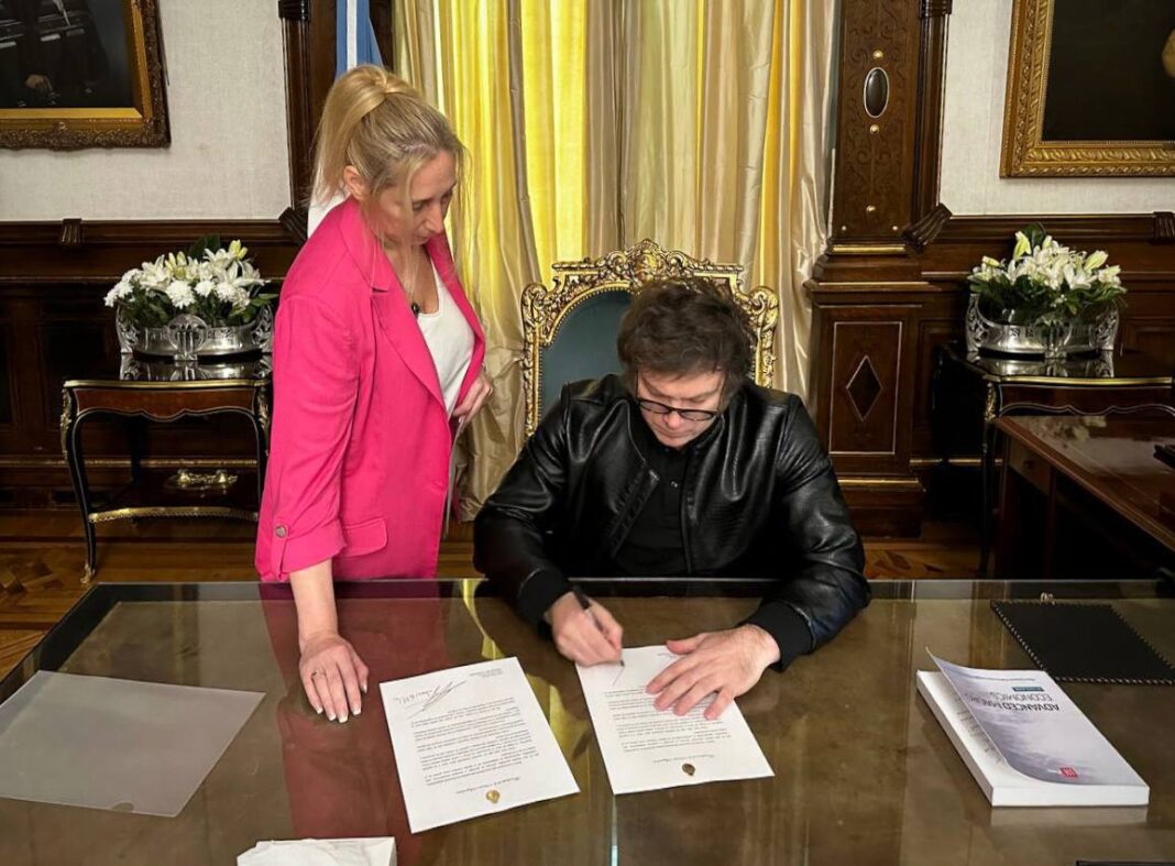 El Ejecutivo nacional, a cargo de Javier Milei, mandó al Congreso formalmente la convocatoria a sesiones extraordinarias. Los temas en danza.