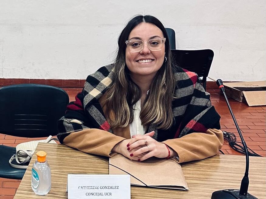 La concejala de Salliqueló, Catherine González, se hizo eco de la situación del IOMA en el municipio.