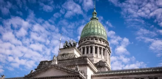El Gobierno nacional dio a conocer este sábado el proyecto de ley de Ficha Limpia que imposibilita la candidatura de personas condenadas en segunda instancia. Todos los detalles.