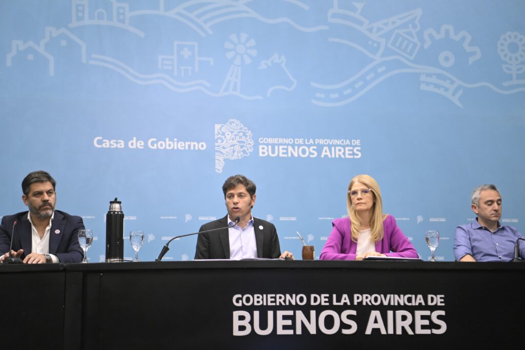 Kicillof advirtió que la provincia de Buenos Aires está interesada en adquirir la empresa estatal Aerolíneas Argentinas y apuntó contra Milei.