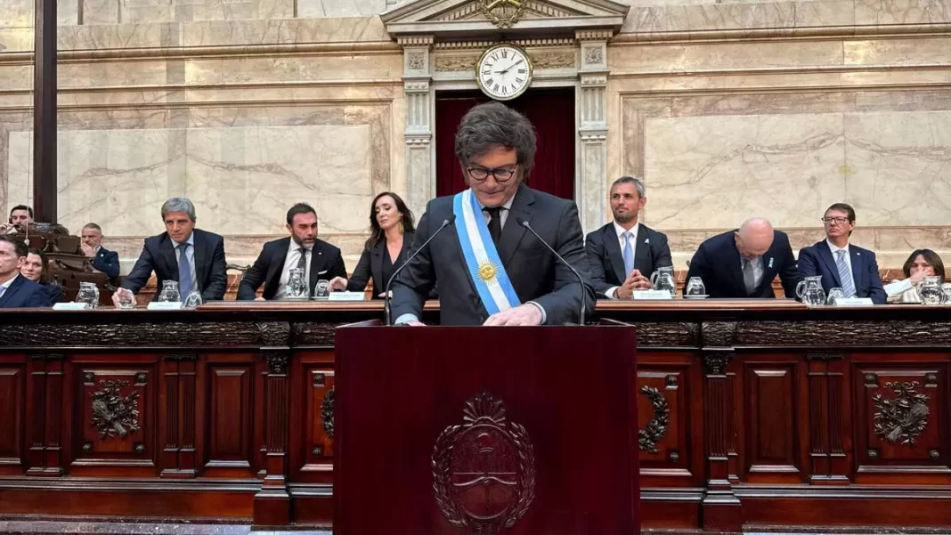 Tras el aumento en la dieta de los senadores, el presidente de la Nación, Javier Milei, se diferencia de la vice y mantiene congelados los sueldos de sus funcionarios.