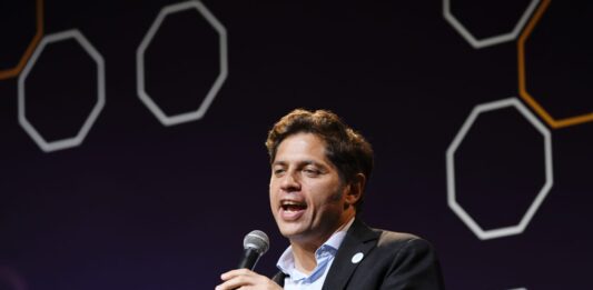 A casi 1 año de la asunción de Javier Milei, el gobernador Axel Kicillof encabezó el cierre de un plenario multisectorial donde habló de las consecuencias de la administración nacional.