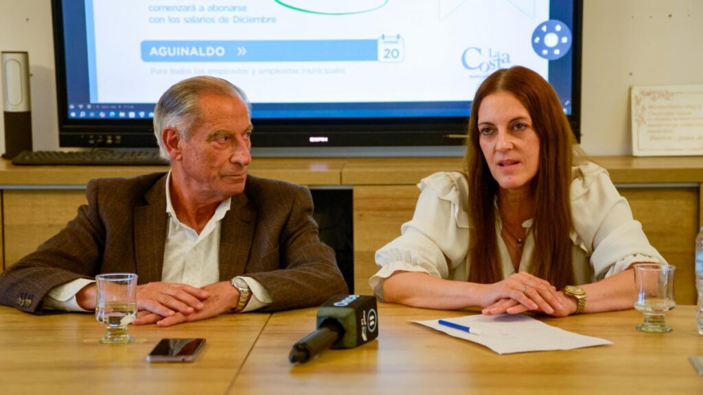 La Costa: en compañía de su secretaria de Economía, Elizabeth Becht, el intendente De Jesús repasó los logros de su gestión.