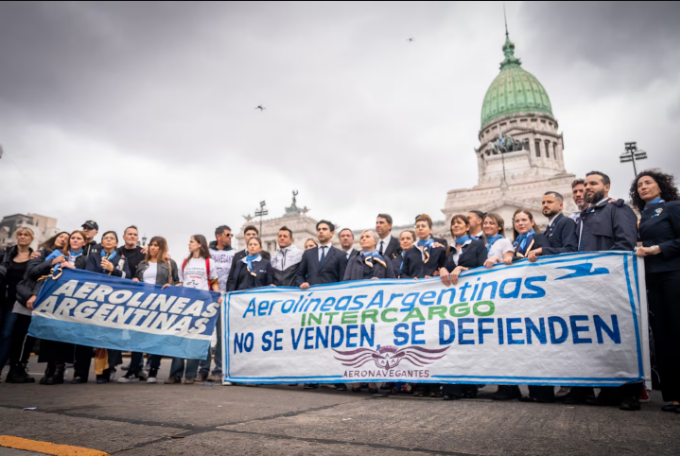 La Justicias estadounidense sentenció que el país debe pagar alrededor de USD 400 millones por la expropiación de Aerolíneas Argentinas. 