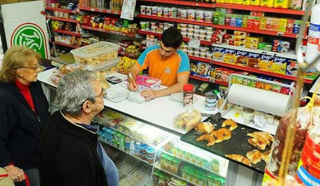 Los almaceneros ven con optimismo las compras de fin de año y aseguran que los alimentos “tienen tendencia a la baja”.