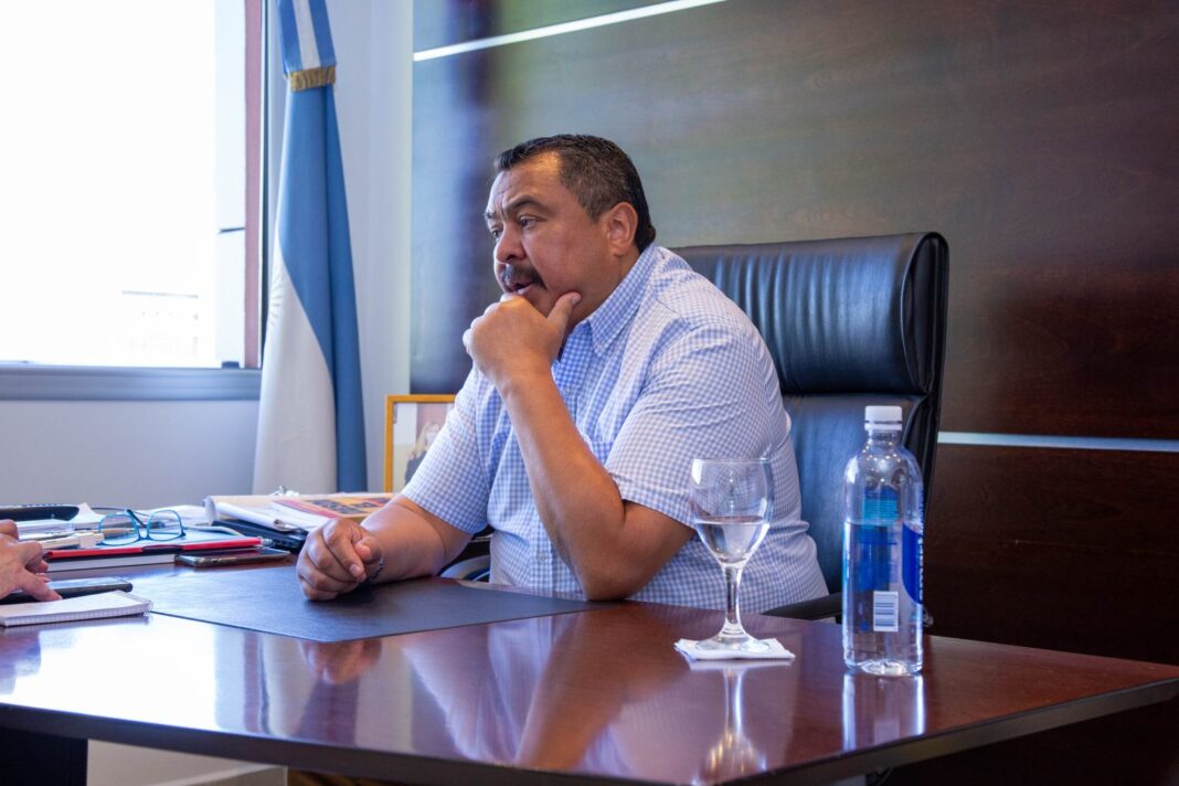 El titular de la Federación Nacional de Conductores de Taxis, José Ibarra, criticó duramente la desregulación del transporte dispuesta por el Gobierno nacional.