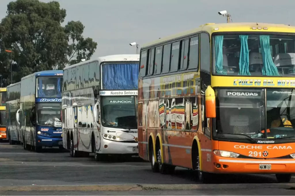 El Gobierno de Javier Milei oficializó la desregulación del transporte automotor de pasajeros y habilitó un nuevo registro para empresas y conductores.