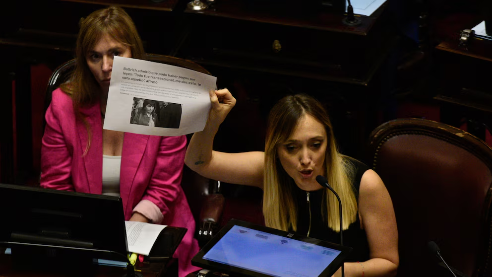 La senadora de Unión Por la Patria, Anabel Fernández Sagasti, durante la sesión por la destitución de Kueider.