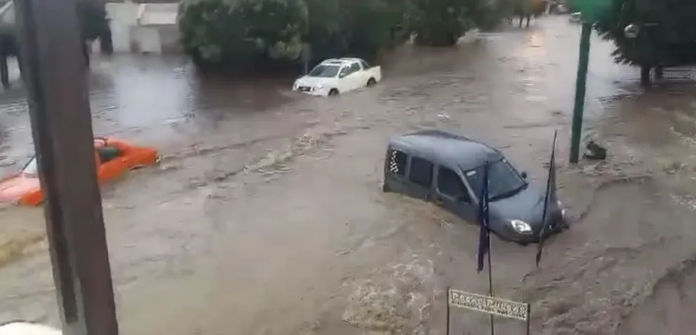 El dramático temporal de Balcarce causó destrozos e inundaciones en toda la ciudad. 