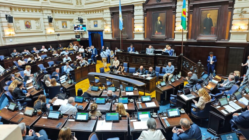 La Cámara de Diputados bonaerense aprobó una batería de proyectos contra la ludopatía. De quiénes son y qué proponen.