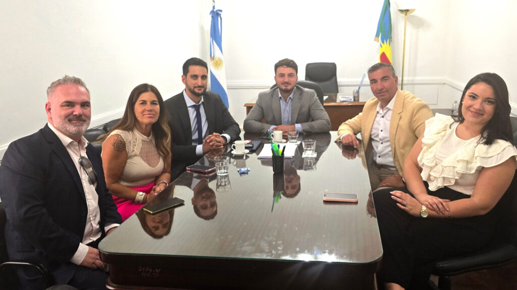 Durante todo el año 2024, el concejal Morini mantuvo vínculos estrechos con referentes nacionales y provinciales de La Libertad Avanza. 