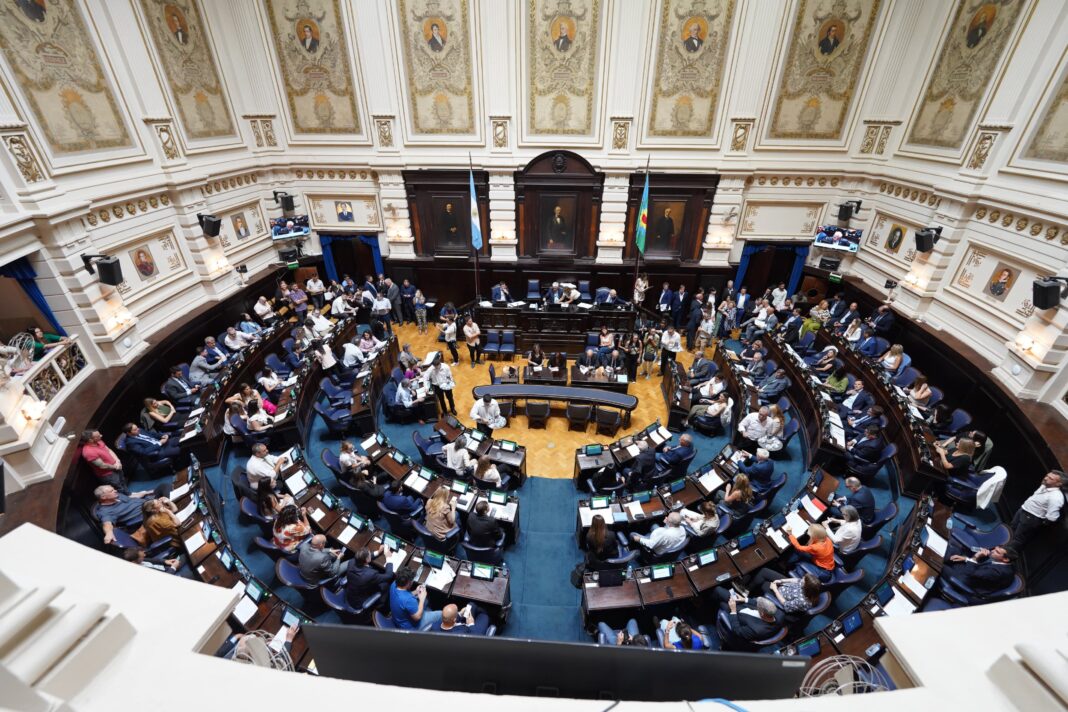 El oficialismo se la juega para meter Presupuesto, la Ley Impositiva y la Reforma jubilatoria del Banco Provincia en la última sesión extraordinaria del año.