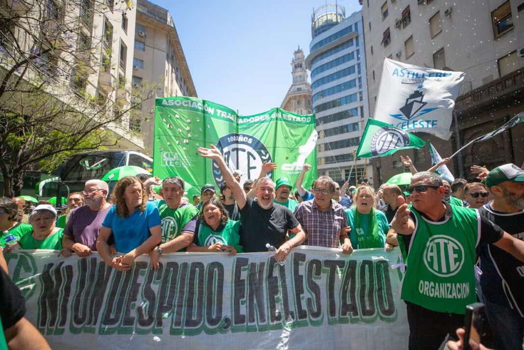 El 96% de los trabajadores estatales aprobó los exámenes de idoneidad impulsados por Javier Milei y ATE presiona para el pase a planta permanente.