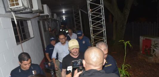 La Justicia Federal solicitó la extradición del ex senador entrerriano, Eduardo Kueider y de su secretaria, Iara Guinsel Costa.