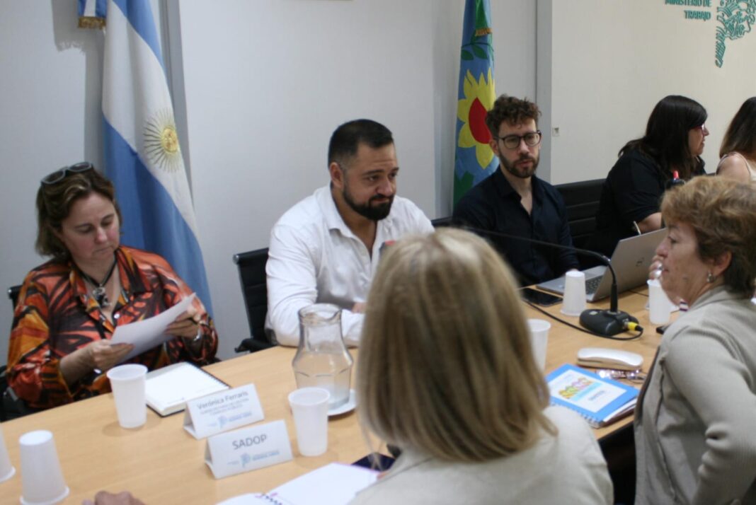 Los docentes bonaerenses reclamaron en la reunión paritaria un aumento 