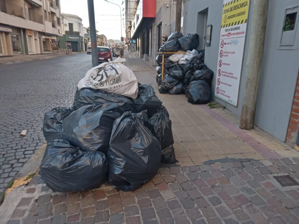 los vecinos de Tandil compartieron imágenes en redes sociales sobre las consecuencias del paro de recolectores.