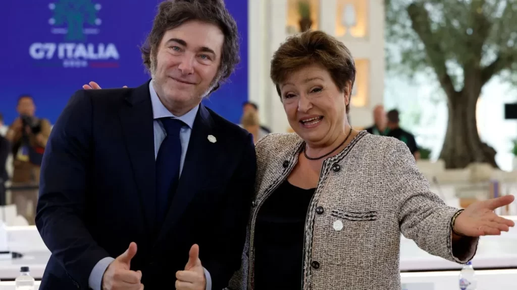 Milei aboga que su cercanía con Trump facilite algún tipo de acuerdo con el FMI para mantener los indicadores económicos hasta las legislativas de 2025. 