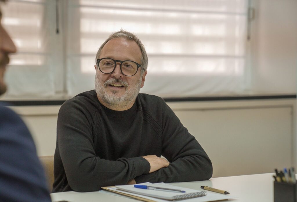 El intendente de Morón, Lucas Ghi, enfrenta uno de los momentos más complicados desde su primera gestión por una interna con Martín Sabatella.