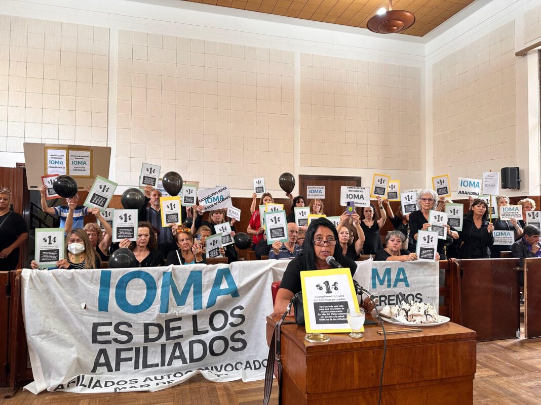 El Defensor del Pueblo de Mar del Plata, Marcelo Lacedonia, expuso la crisis del IOMA y le solicitó respuestas a Homero Giles.