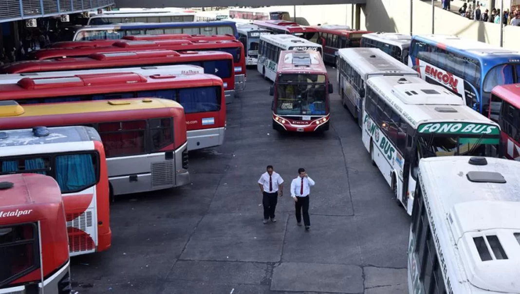 Este jueves 19 de diciembre, más de 20 líneas de colectivos que operan en el AMBA interrumpieron sus servicios debido a un paro convocado por choferes.