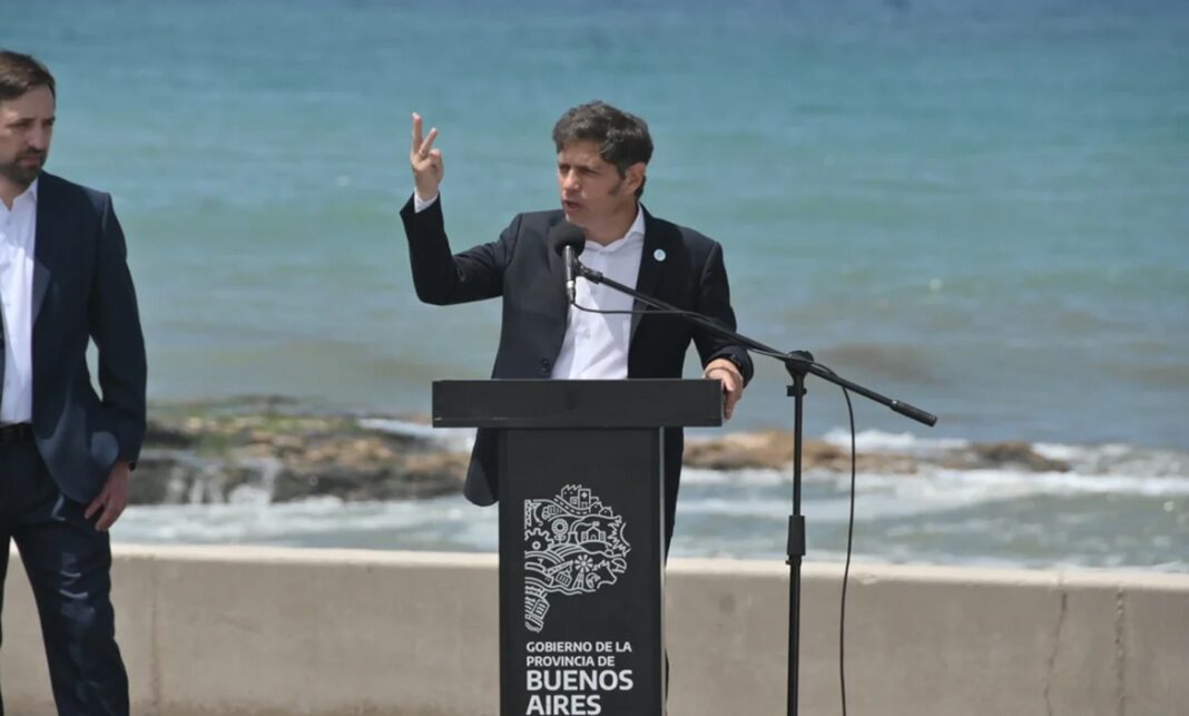 Con fuertes críticas a Milei, Axel Kicillof encabezó la presentación del operativo “De Sol a Sol” en Miramar.