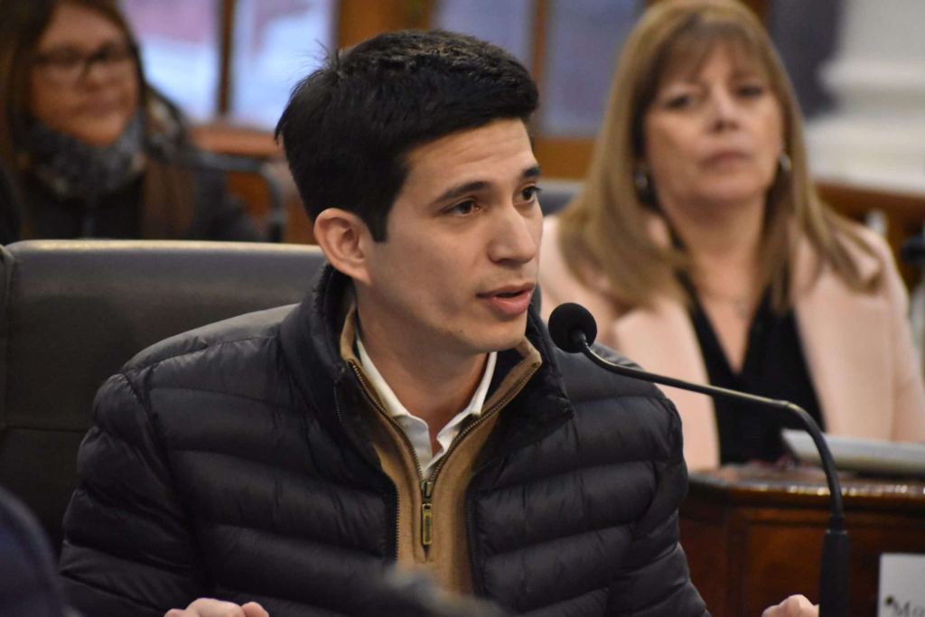 El edil radical de San Nicolás, Agustín Barba, pegó el portazo y abandonó el bloque de Juntos por el Cambio en distrito PRO. 