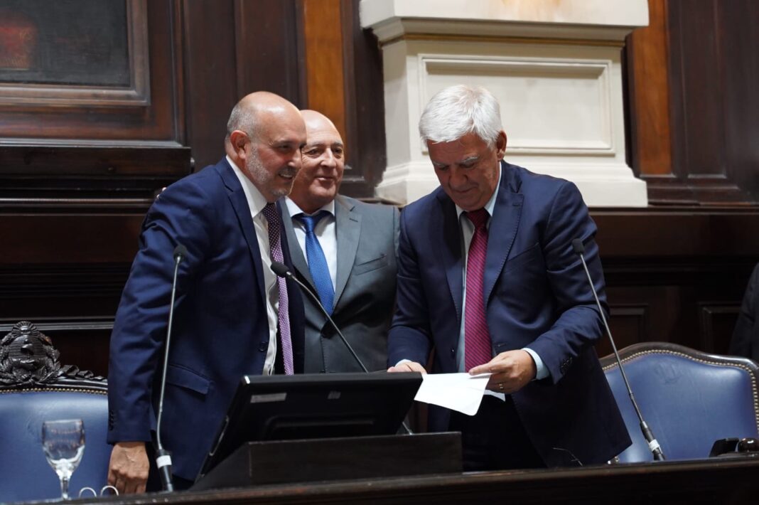 El saliente presidente de la Cámara de Diputados, Alejandro Dichiara, dejó su cargo y asumió como vice con un largo listado de agradecimientos.
