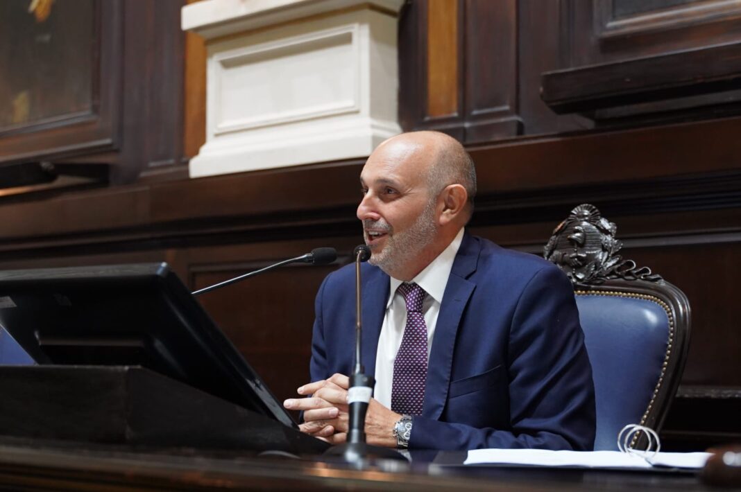 El massista Alexis Guerrera juró como presidente de la Cámara de Diputados bonaerense.